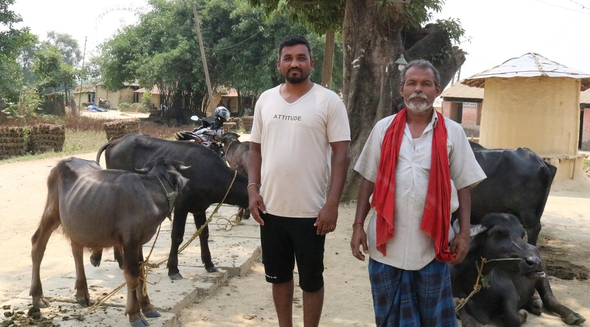 दीपेन्द्र यादव र उनका बुवा। तस्बिरः सविना कार्की/सेतोपाटी